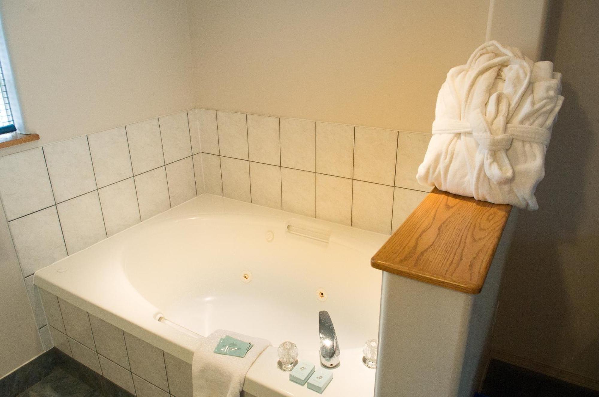 Motel Bavaria Radium Hot Springs Kültér fotó